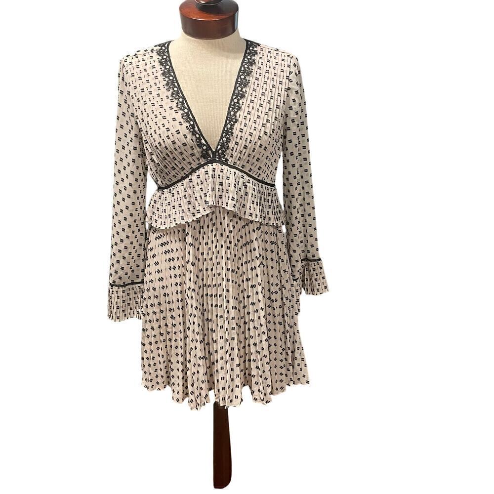 Chelsea & Violet NEW Pleated Dress Size XS $148 Black White Flowy V-Neck